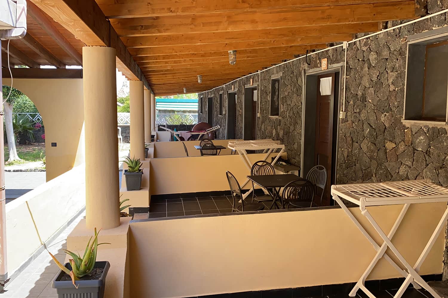 0419-Family room-Patio-